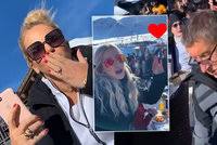 Babišova dcera z prvního manželství. Babisova Dcera Vivien Jako Mama Monika Kabelka S Lebkou Jehly A Hodinky Za Desitky Tisic