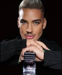 DANIEL RENÉ SE CONSAGRA COMO REFERENTE GLOBAL EN EL MUNDO DE LAS FRAGANCIAS  DESDE TIKTOK