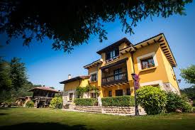A escasos 2 kilómetros de infiesto, en una zona tranquila y soleada. Casa De Aldea Riosol Alquileres En La Estrada Asturias Espana