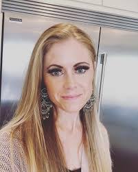 Janelle Schell's Instagram, Twitter & Facebook