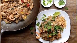 Gordon ramsay's pad thai s roasted by thai chef in 17. Thai Style Chicken And Prawn Fried Noodles Pad Thai