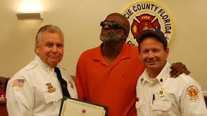 Blind man awarded for saving woman from burning apartment