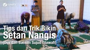 Ketika sujud tilawahnya dilakukan dalam sholat berjamaah mengucapkan takbir, kemudian melakukan sujud sekali dan membaca doa sujud tilawah. Tips Trik Bikin Setan Nangis Doa Dan Bacaan Sujud Tilawah Dalam Sholat Youtube