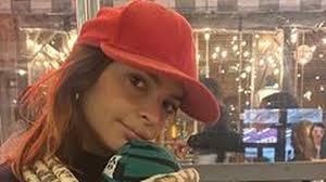 Central park with baby boy. Suss Hier Ist Emily Ratajkowski Mit Baby Sylvester Unterwegs Promiflash De