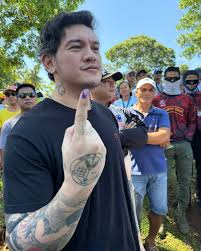 Nakaboto na si Davao City Mayor Baste Duterte sa Catigan Elementary School  sa Davao City. Tumatakbo siya sa pagka-bise alkalde ng lungsod. Running  mate niya ang kaniyang amang si dating pangulong Rodrigo