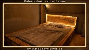 So einfach könnt ihr ein hochbeet selber bauen. Palettenbett Selber Bauen Palettenmobel Europaletten Diy Bett Aus Paletten Unter 100 Youtube