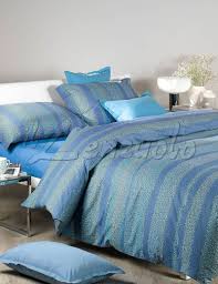 Un copripiumino matrimoniale completa il letto e ti avvolge come un confortevole abbraccio per tutta la notte. Prima Rata SoseÈ™te NouÄƒ Parure Copripiumino Matrimoniale Design Elegante Datacenterdays Com