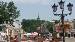 The city is located on the uherka river, a tributary of the bug river, 15 miles (24 km) west of the ukrainian border. Rynek W Chelmie Polskieszlaki Pl