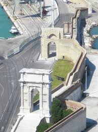 Te ofrecemos 16 hoteles para que elijas a menos de dos kilómetros de arco clementino. Arco Clementino Picture Of Arco Clementino Ancona Tripadvisor