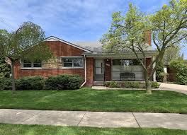 21201 Dorion Street Saint Clair Shores Mi 48082 Home For Sale Mls 2200036712 Johnstone And Johnstone In 2020 Saint Clair Shores Us Real Estate Real Estate