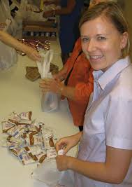 Los ministerios mochila mantienen a los niños alimentados para que puedan  aprender