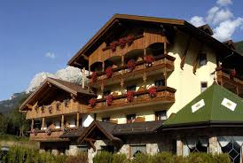 Piscine per bambini e adulti ed esclusivo centro. Dolce Casa Family Hotel Spa In Val Di Fassa