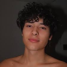 Giovanny Valencia's Instagram, Twitter & Facebook