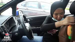 Kondisi tersebut memang sangat wajar, tapi rasa nyeri yang timbul membuat sangat namun, jika sebalikanya, mau tidak mau harus tetap masuk ke kantor untuk menyelesaikan beberapa pekerjaan. Lelaki Vs Perempuan Masuk Parkir Kereta Youtube
