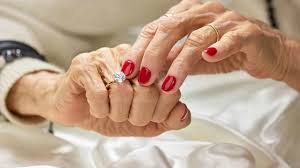 Diamantbestattung Was Kosten Edelsteine Aus Asche Herold At