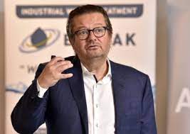 Met een jaar vertraging trappen de beste europese voetballers komend weekend het ek2020 op gang. Marc Coucke Is In Een Klap Miljardair Af Het Nieuwsblad Mobile