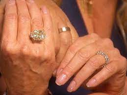 Gene Simmons And Shannon Tweed S Wedding Rings All The Details Shannon Tweed Celebrity Engagement Rings Gene Simmons