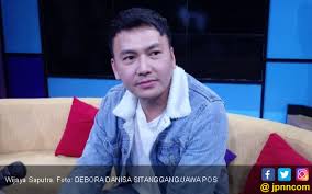 Pertanyaan dimulai soal pertanyaan mana yang ia pilih antara pasangan setia atau jelek. Cuek Pacari Janda Wijaya Saputra Kami Sama Sama Single Jpnn Com