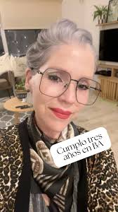 Hoy les contaba una historia a mis amigas. Cuando pequeña vivía en Marchant  Pereira cerca de la esquina con Biarritz, en Santiago de Chile. Había un  edificio hermoso, de una arquitectura (que