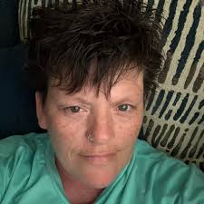 What are some activities to do in Gatlinburg, Pigeon Forge, and Dandridge,  Tennessee, that are suitable for someone with mobility issues and  interested in crafting and flea markets?