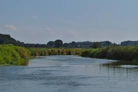 trave unterhalb traventhal hansestadt lubeck fluss landschaft