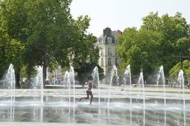 Température perçue probabilité de précipitation précipitation durée du jour humidité vitesse du vent phase de lune pression. Meteo Gros Coup De Chaud En Prevision Jeudi Jusqu A 35 Degres A Nantes Actu Nantes