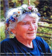 Anna Hon's Instagram, Twitter & Facebook