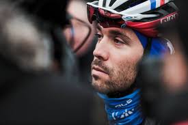 Le coureur français en larmes sur son vélo (video). Covid 19 Le Pere De Thibaut Pinot Teste Positif Au Coronavirus