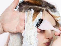 Bleach hair with hydrogen peroxide. Should My Colorist Be Using Heat While Bleaching My Hair