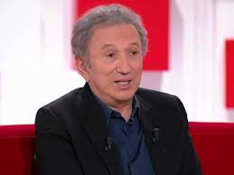 Ça fait plus de quarante ans que michel drucker squatte la télévision, où sa figure sympathique fait partie des meubles. 2021 Michel Drucker Confides In His Terrible Weight Loss During His Hospitalization Femme Actuelle Le Mag