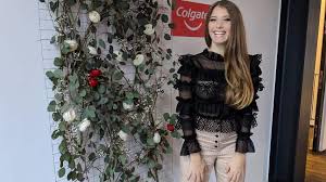 Die spielerfrau soll deutlich abgenommen haben, wird von ihren followern immer öfter für ihre sehr schlanke figur als schlechtes vorbild beleidigt. Schwanger Bauch Cathy Hummels Lacht Outfit Fail Einfach Weg Promiflash De