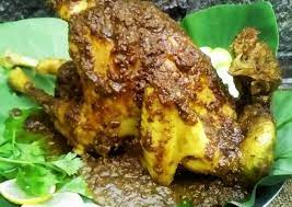 Bahan 1 ekor ayam utuh 2 sendok makan jeruk nipis 1 sendok teh garam 2 batang daun bawang, iris 2 batang seledri, iris 3 lembar daun jeruk 2 lembar daun salam 2 batang serai, memarkan 2 cm jahe, memarkan 2 cm lengkuas, memarkan 50 gram gula merah, sisir 2 sendok makan air asam jawa 750 ml santan dari 2 butir kelapa 2 sendok makan minyak goreng cara masak cuci bersih ayam utuh, lumuri dengan. Resep Ayam Ungkep Areh Ayam Ingkung Oleh Nanda Aulia Cookpad