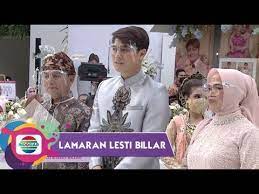 Tenang, anda bisa menyaksikannya via link live streaming yang disematkan di akhir tulisan ini. Hangat Dan Khidmat Keluarga Lesti Menyambut Keluarga Rizky Billar Lamaran Leslar Youtube
