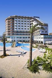 Blijf niet alleen aan de kust, maar trek ook het binnenland in en bezoek bijvoorbeeld aspendos, pamukkale, efeze of cappadocië. Saturn Palace Resort In Antalya Lara Beach Kundu Zum Tiefstpreis Buchen