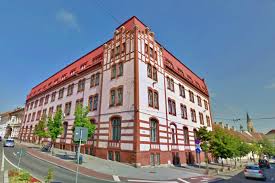 Prin tradiție, la încheierea studiilor, studenții prezintă o lucrare de licență. StudenÈ›ii FacultÄƒÈ›ii De Drept A UniversitÄƒÈ›ii BabeÈ™ Bolyai NemulÈ›umiÈ›i Pentru CÄƒ S A Scos Admiterea ScrisÄƒ In Acest An Edupedu Ro