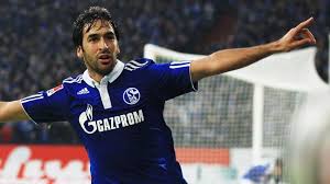 Sie zeigen, dass sie nicht allein anhänger oder sympathisant, sondern noch mehr sein wollen. Former Schalke Star Raul Signs Off With Title Bundesliga