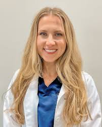 Happy PA Week! We have an incredible team of 12 Physician Assistants who  are critical to patient care both in clinic and surgery! 📷1: Jessica  Ferguson, PA-C, works with Dr. Scott Dunitz