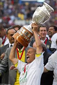 Momentos finais de um dos melhores e mais emocinantes jogos entre brasil e argentina, com um gol do adriano aos 47' do 2º tempo e mais tarde o brasil ganhara. As Lionel Messi Neymar And Alexis Sanchez Prepare To Light Up Copa America Here Are 10 Of The Best Matches In Its History Daily Mail Online