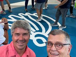 And this is what is happening al Goya Headquarters in San Juan, Puerto  Rico. Mr Carlos Unanue himself acquire the homage i did to Warhol's  Campbell's soups at my last show Colmado