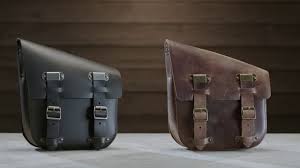 Befestigt wird die tasche an der linken schwingenseite mittels riemchen. Harley Davidson Einseitige Schwingentasche Leder Youtube