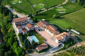 Die neubauanlage in lazise liegt unmittelbar an der altstadt und dem gardasee, zugleich jedoch ruhig und inmitten von viel grün. Gardasee Mit Pool Ferienhauser Ferienwohnungen