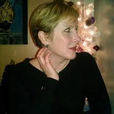 Lynn Cahill's Instagram, Twitter & Facebook