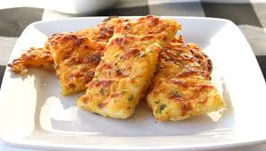 How could this be anything but delicious? Keto Cheesy Garlic Bread Easy 4 Ingredient Recipe