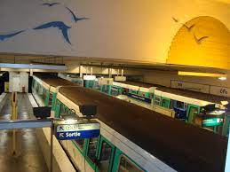 محطة مترو في سان دوني، فرنسا (ar); La Courneuve 8 Mai 1945 Metro Paris Wikipedia