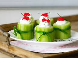 Concombre Farci Au Fromage Frais Et Aux Oeufs De Lump Recettes Recette Concombres Farcis Recette Concombre Concombre