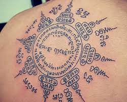Dùng để xua đuổi ma quỷ và ngăn chặn những hình phạt phi lý. Kham Pha Bi Máº­t áº©n Giáº¥u Ben Trong Nhá»¯ng Hinh XÄƒm Khmer Thai Lan