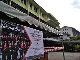 Pengetua kolej kediaman tun ahmad zaidi, prof. Universiti Malaya On Twitter The Banner Is Up At Kinabalu8th For Mhsum1819 Also Spotted Is One Of Their Pemudahcara Mahasiswa Facilitators Chemong Https T Co J2bgtpefwx