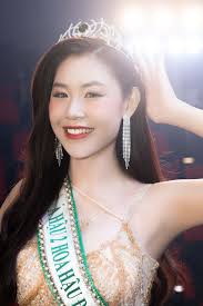 Nhan sắc ngọt ngào của Á hậu Đinh Thị Thu Thảo