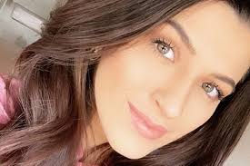 Natalia Becker and daughter wear VERY expensive matching jackets for cute  snap