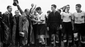 Die uhren werden von 0 uhr am 03.10. Warum Deutschland Im Regen 1954 Fussball Weltmeister Wurde Welt